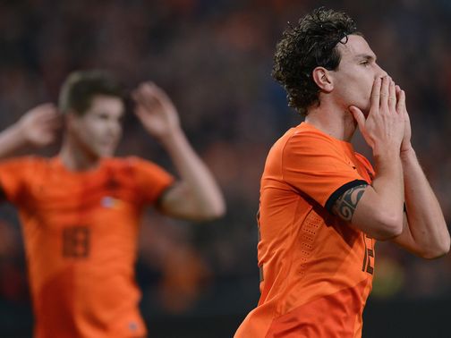 Daryl Janmaat comes close to breaking the deadlock
