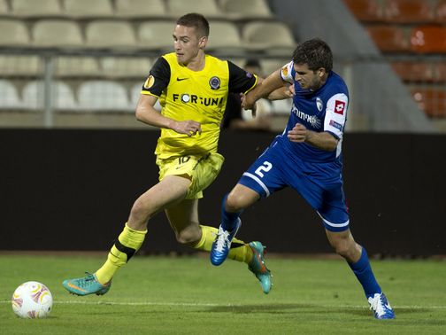Pavel Kaderabek and Itzhak Cohen battle for the ball