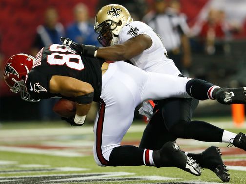 Tony Gonzalez scores a TD