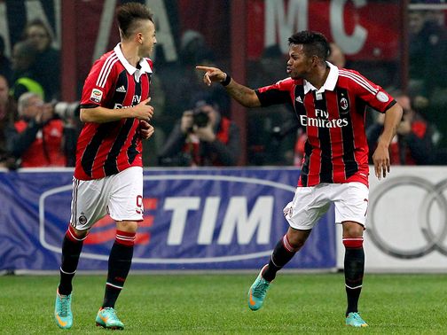 Robinho (r) celebrates his goal