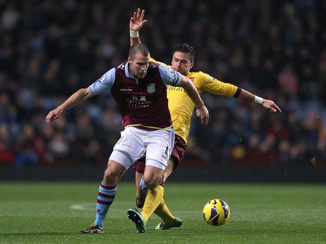 Ron Vlaar holds off Olivier Giroud