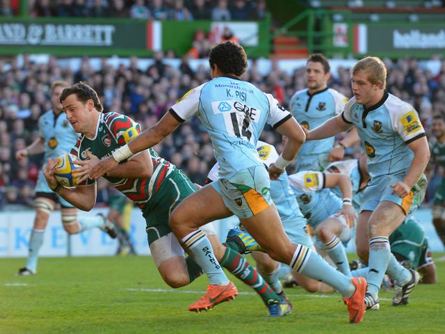 Matt Smith claims a try for Leicester