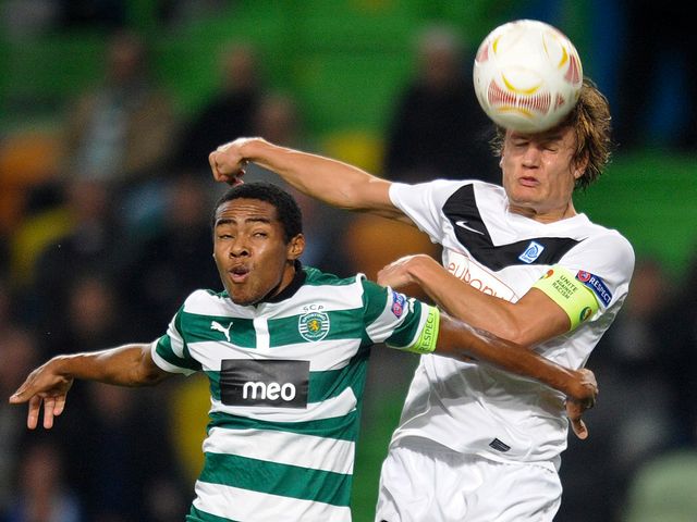 Elias Trindade and Jelle Vossen battle for the ball