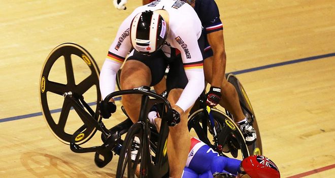 Kenny crashes out of the men's keirin final