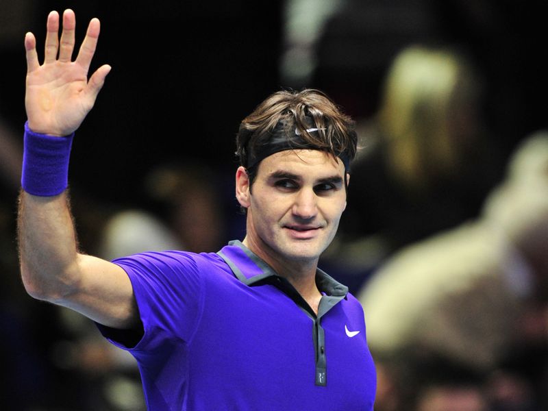 Federer races through the second set, taking it 6-1 to complete an easy victory