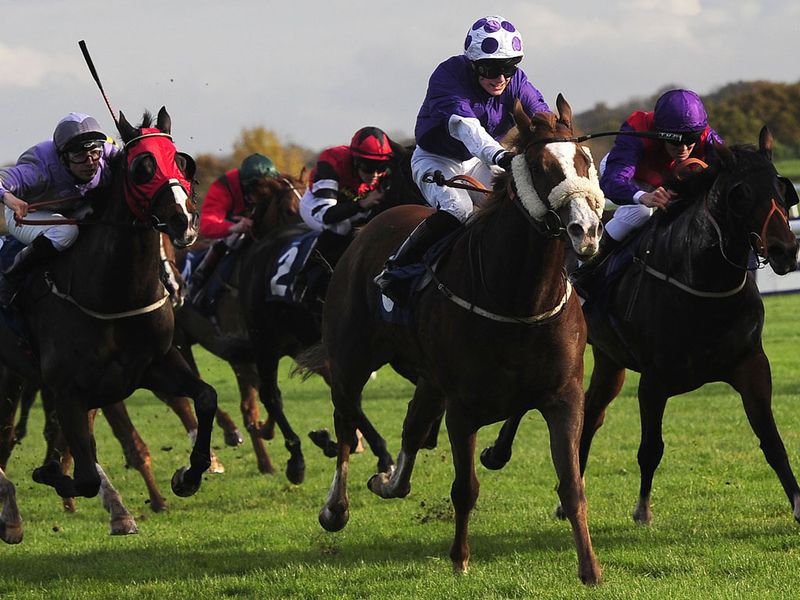 Chookie Royale wins under Jason Hart on Town Moor