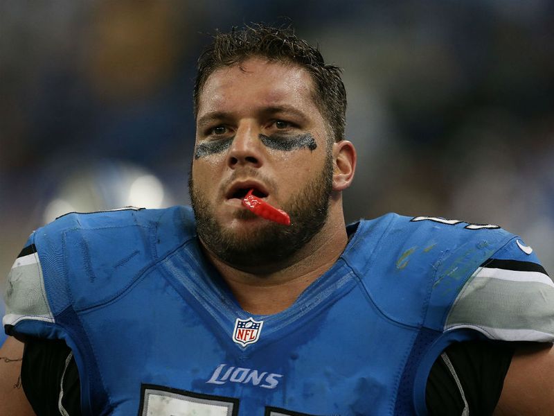 Detroit Lions' Dominic Raiola looks dejected after a 24-20 loss to Green Bay