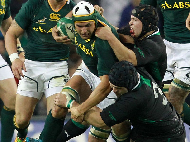 Juandre Kruger blasts his way through some tackles