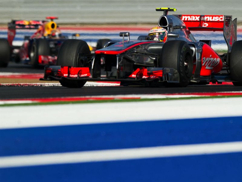 Hamilton leads from Vettel