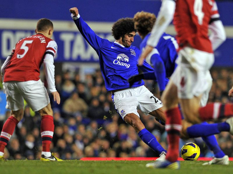 Everton equalise on 28 minutes, Marouane Fellaini steadies himself before curling into the bottom corner from 20 yards.