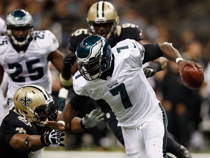 Michael Vick had another stuttering display as the Saints beat the Eagles on Monday night