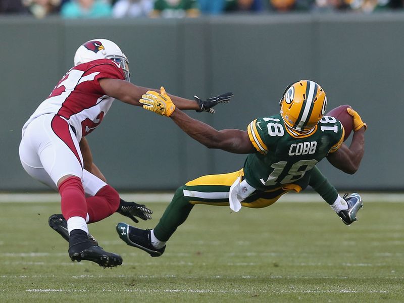 Randall Cobb catches a pass during the Packers' win over the Cardinals