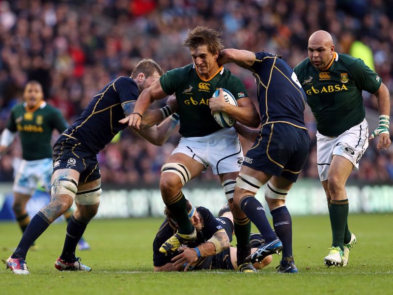 Eben Etzebeth shrugs off a Scottish challenge