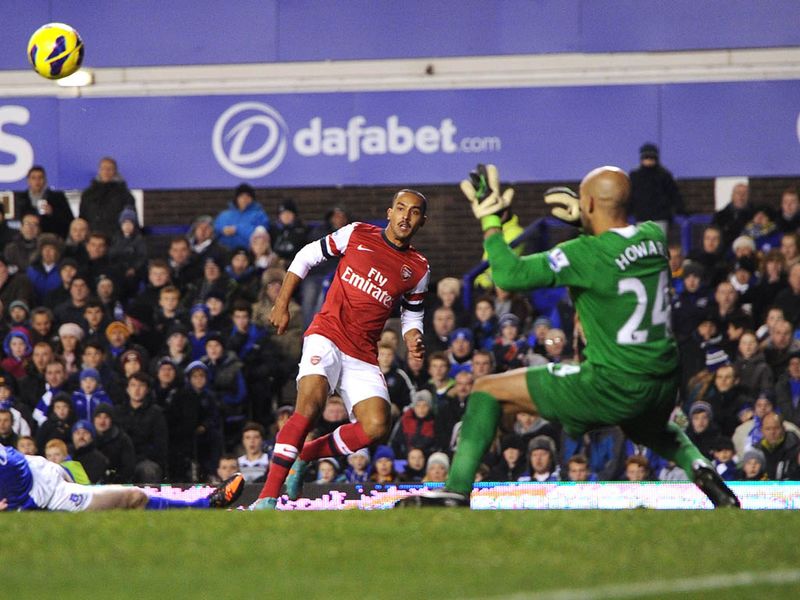 Theo Walcott puts Arsenal ahead at Goodison, he exchanges passes with Aaron Ramsey before curling around Tim Howard.