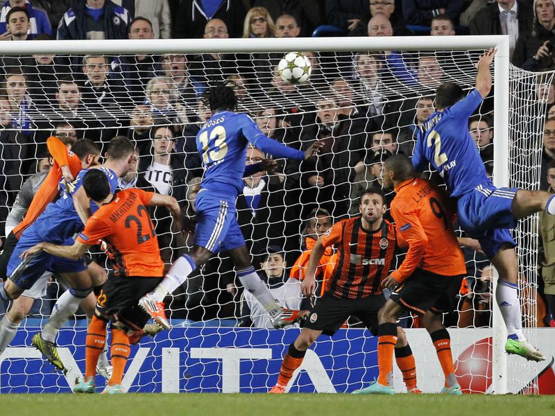 Victor Moses rose at the near post to give Chelsea a dramatic win deep into stoppage time.