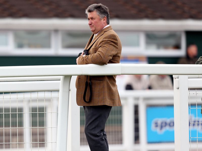 Nicholls opts to watch the novice chase on his own...