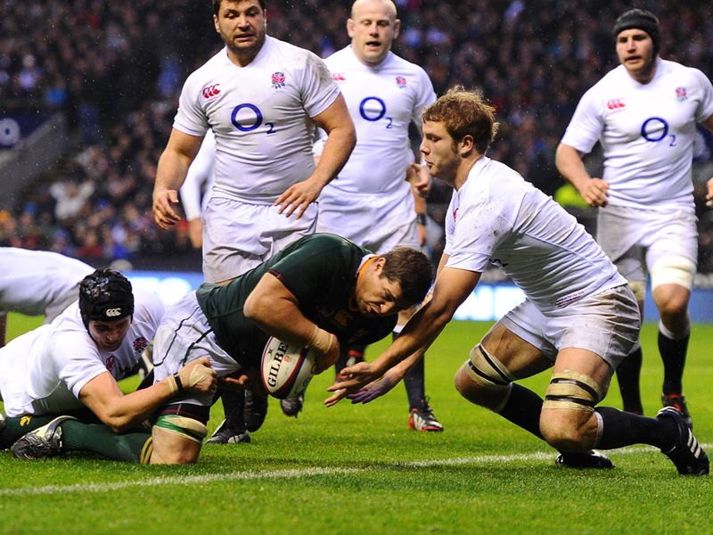 Willem Alberts crashes over for the game's only try