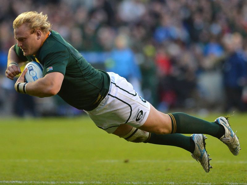 Adriaan Strauss dives over to score for the Springboks