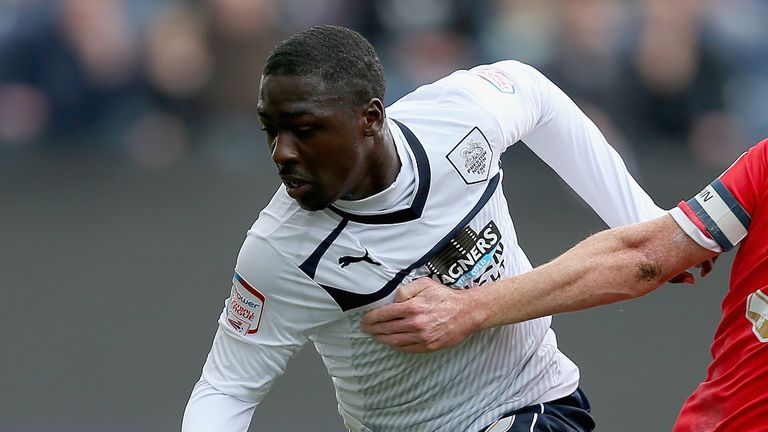 Jeffrey Monakana: Extends U's stay