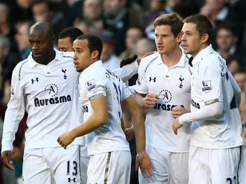Tottenham celebrate Jan Vertonghen's winner against Swansea.