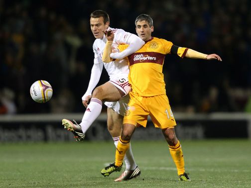 Gavin Rae and Keith Lasley battle for the ball