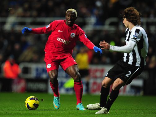 Arouna Kone makes space.