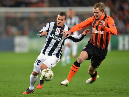 Sebastian Giovinco and Olexandr Kucher battle for the ball
