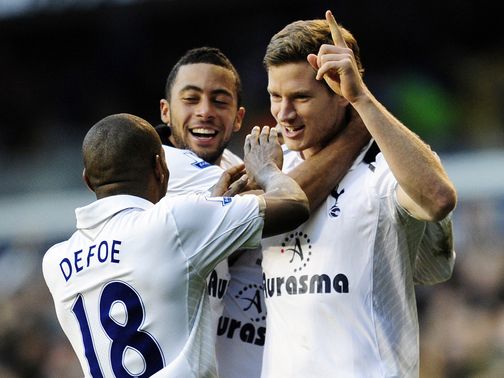 Spurs celebrate Vertonghen's winner against Swansea