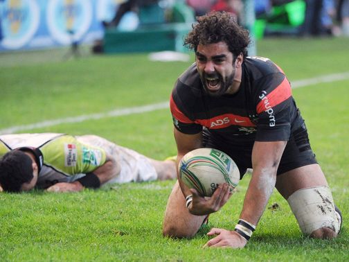Yoann Huget celebrates his try