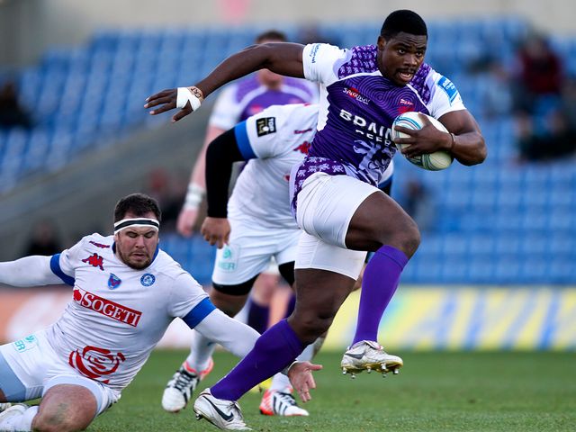 Joe Ajuwa breaks for London Welsh