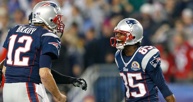 Brandon Lloyd celebrates with Tom Brady (l) after his first touchdown