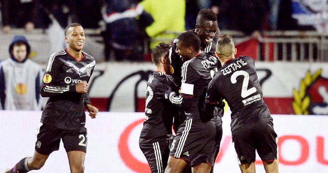 Lyon celebrate Mahamadou-Naby Sarr's goal