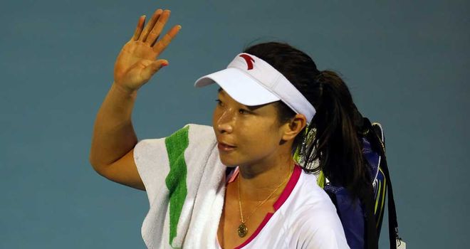 Zheng Jie waves goodbye after her first round exit in Auckland