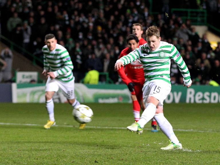 Kris Commons fired Celtic into the last 16