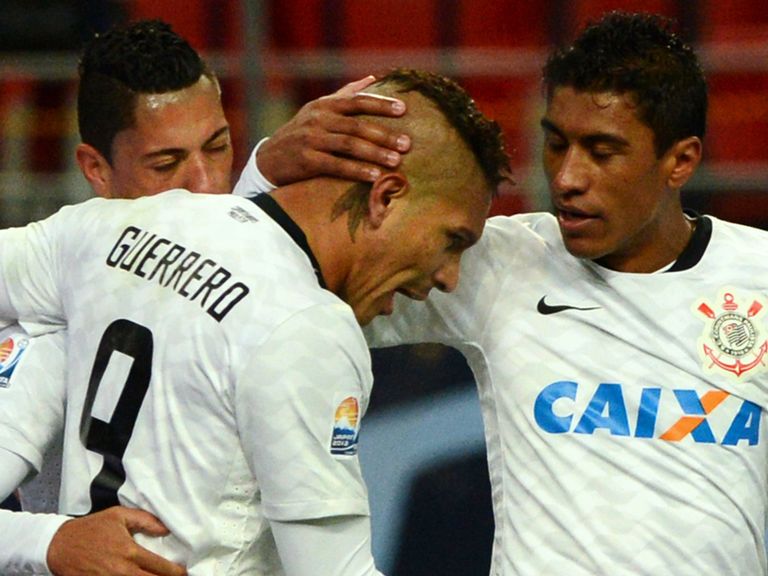Paolo Guerrero celebrates his goal