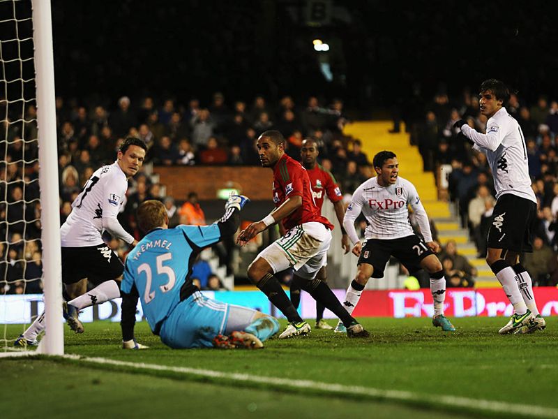 Fulham grab a goal back just minutes later. Berbatov's header hits the bar and after a blocked shot, the ball falls to Bryan Ruiz who finds the corner.