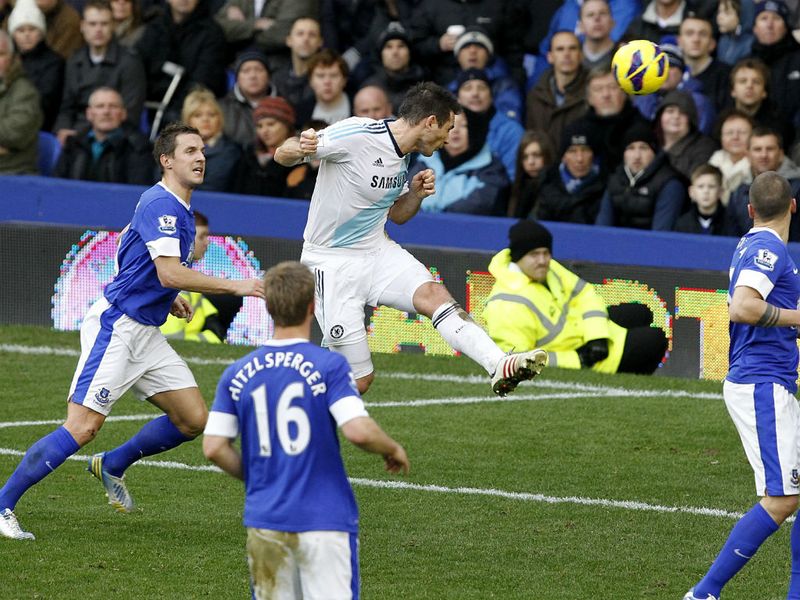 Chelsea have come back into the game as the half has drawn on, and Ramires curls in a cross that finds Lampard's head...