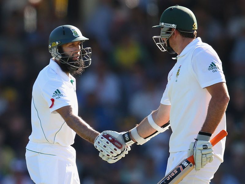 Amla and Smith put on a century stand (178) as SA built a lead of 292 at stumps.