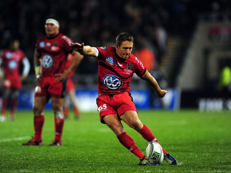 Jonny Wilkinson returned to English soil and helped the French side triumph, the fly-half kicking four penalties.