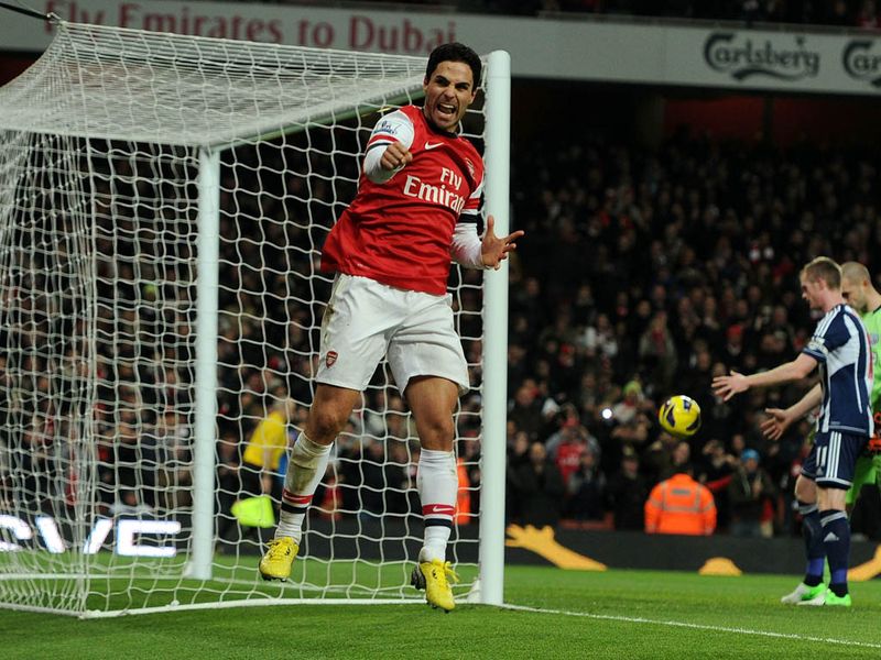 ...Mikel Arteta steps up again and does exactly the same with his second penalty.