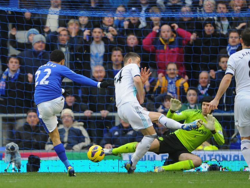 The game is off to a flyer, as Victor Anichebe heads Phil Jagielka's cross against the post before Steven Pienaar follows up to make it 1-0 after a minute.