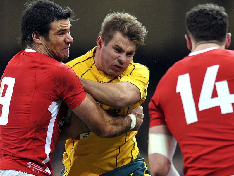 Drew Mitchell takes on Mike Phillips
