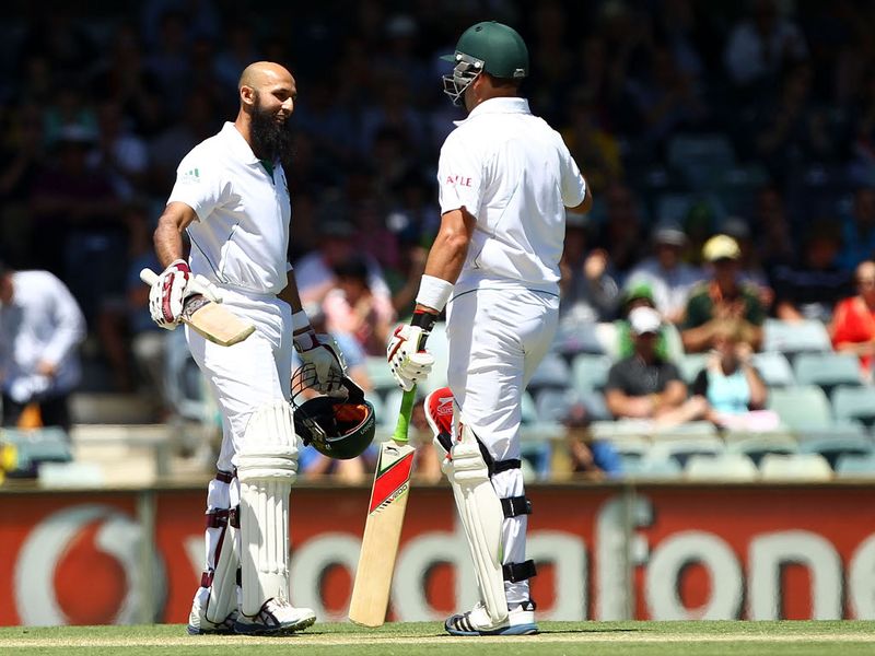 Amla and Jacques Kallis put on 81 runs for the third wicket.