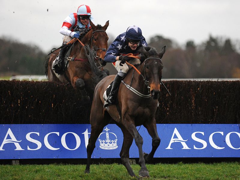 Wyck Hill stays on bravely to win the listed handicap chase