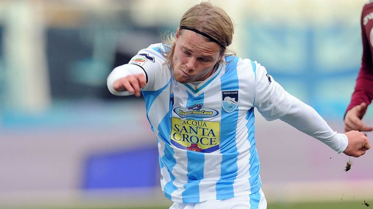 Birkir Bjarnason: Iceland international handed permanent Pescara deal