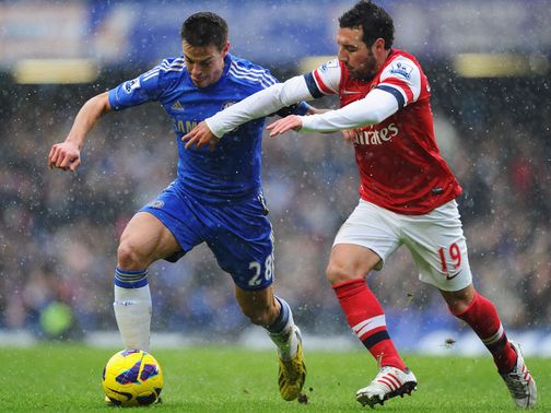 Cesar Azpilicueta holds off Santi Cazorla