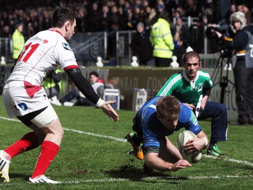 Luke Fitzgerald dives in for a Leinster try
