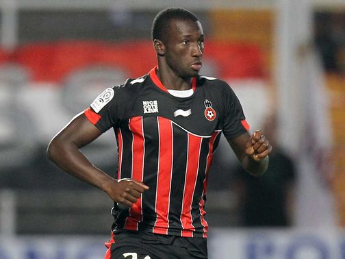 Esmael Goncalves: St Mirren loan spell for striker