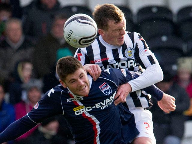Iain Vigurs is outjumped by David Barron