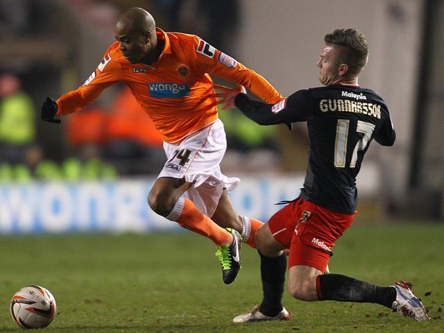 Ludovic Sylvestre slips past Aron Gunnarsson
